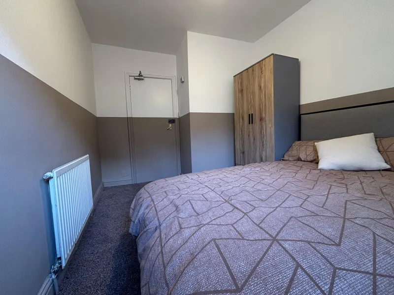 4 Bedroom | Student House | West End // Sept 2026 - Image 3